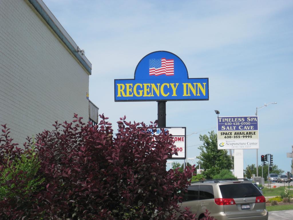 Regency Inn Of Naperville Exterior photo
