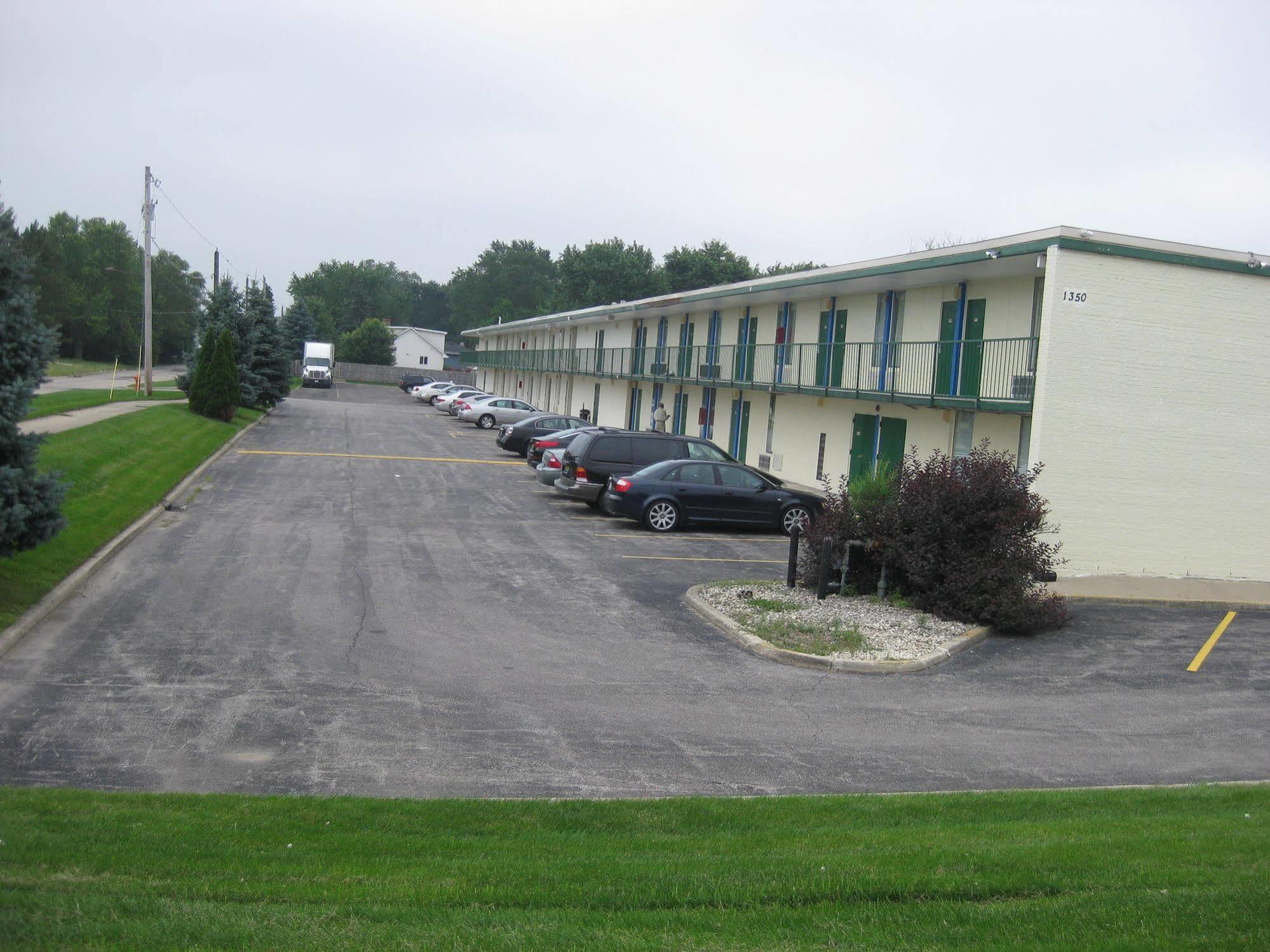Regency Inn Of Naperville Exterior photo